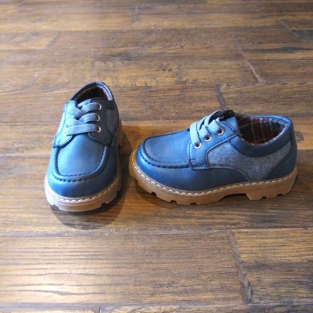Toddler dress shoes size 7/8 Lily and Dan